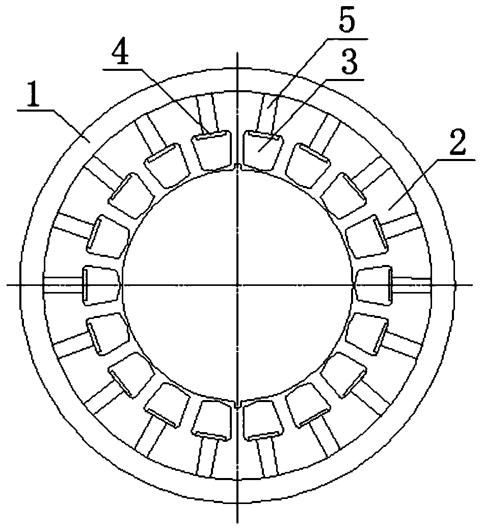 A stator of a submersible motor provided with external slots and a manufacturing method thereof