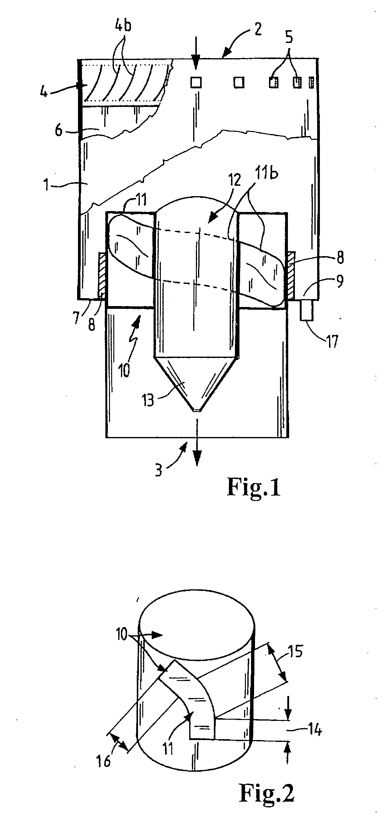 Apparatus for separating particles from a flowing medium