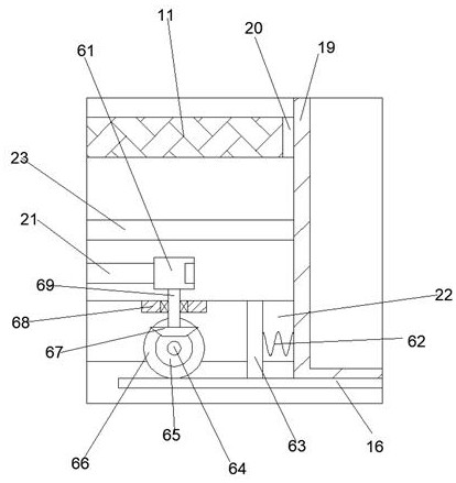 Feed crushing device capable of effectively retaining nutrition