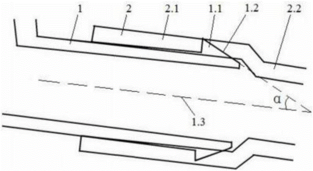 Connection structure of automobile skylight and water draining pipe