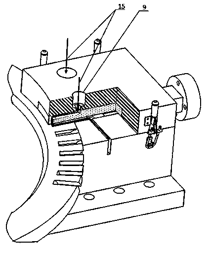 Dynamic auxiliary electrolyte feeding clamp and electrolyte feeding way for electrolytic machining of vane cascade channel of blisk