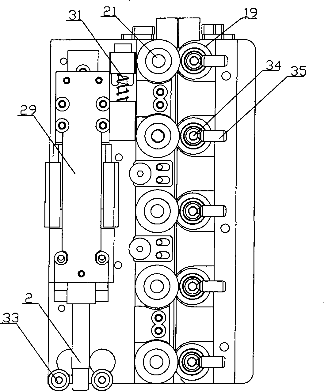Double side continuous series welding system for fragment crystal silicon chip and welding method thereof