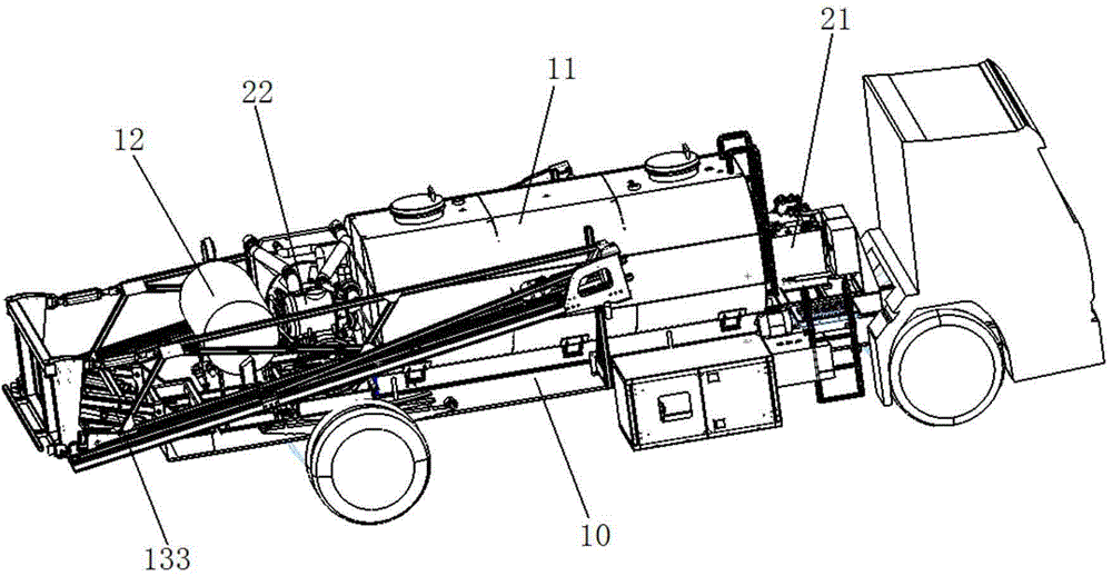 Spreading vehicle capable of heating deicing liquid