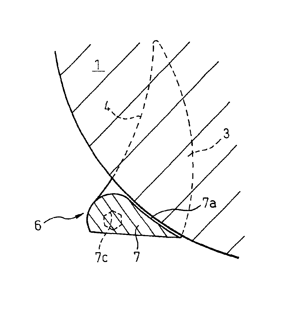 Magnetic disk device with wind shield members