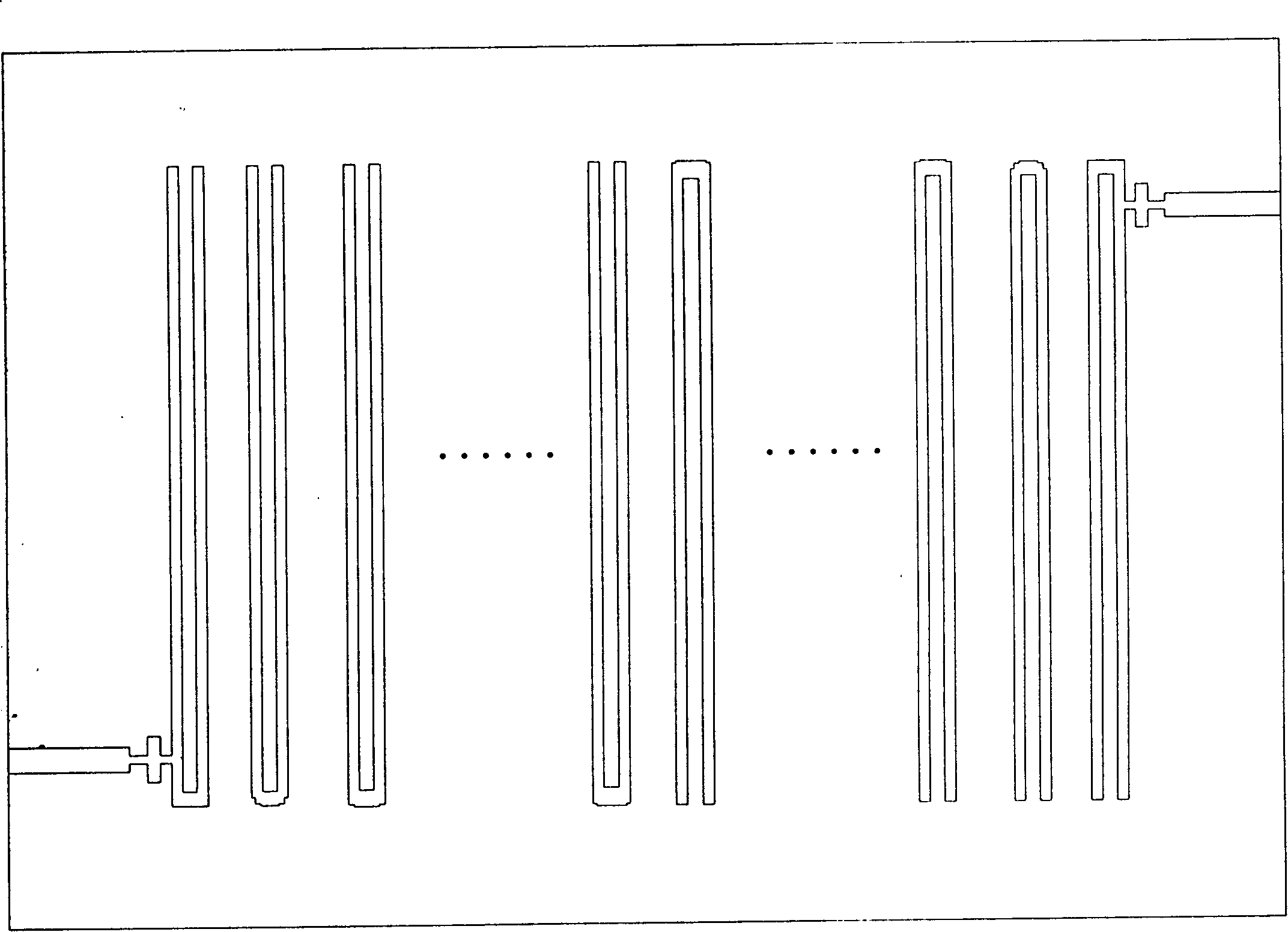 Crossing coupled filter of anti-parallel fold line