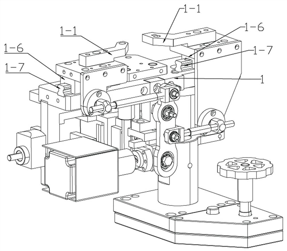 Pre-filling and pre-sealing bottle making machine and bottle making method thereof