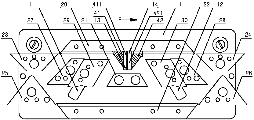 Triangular device used for achieving irregular single-face applique
