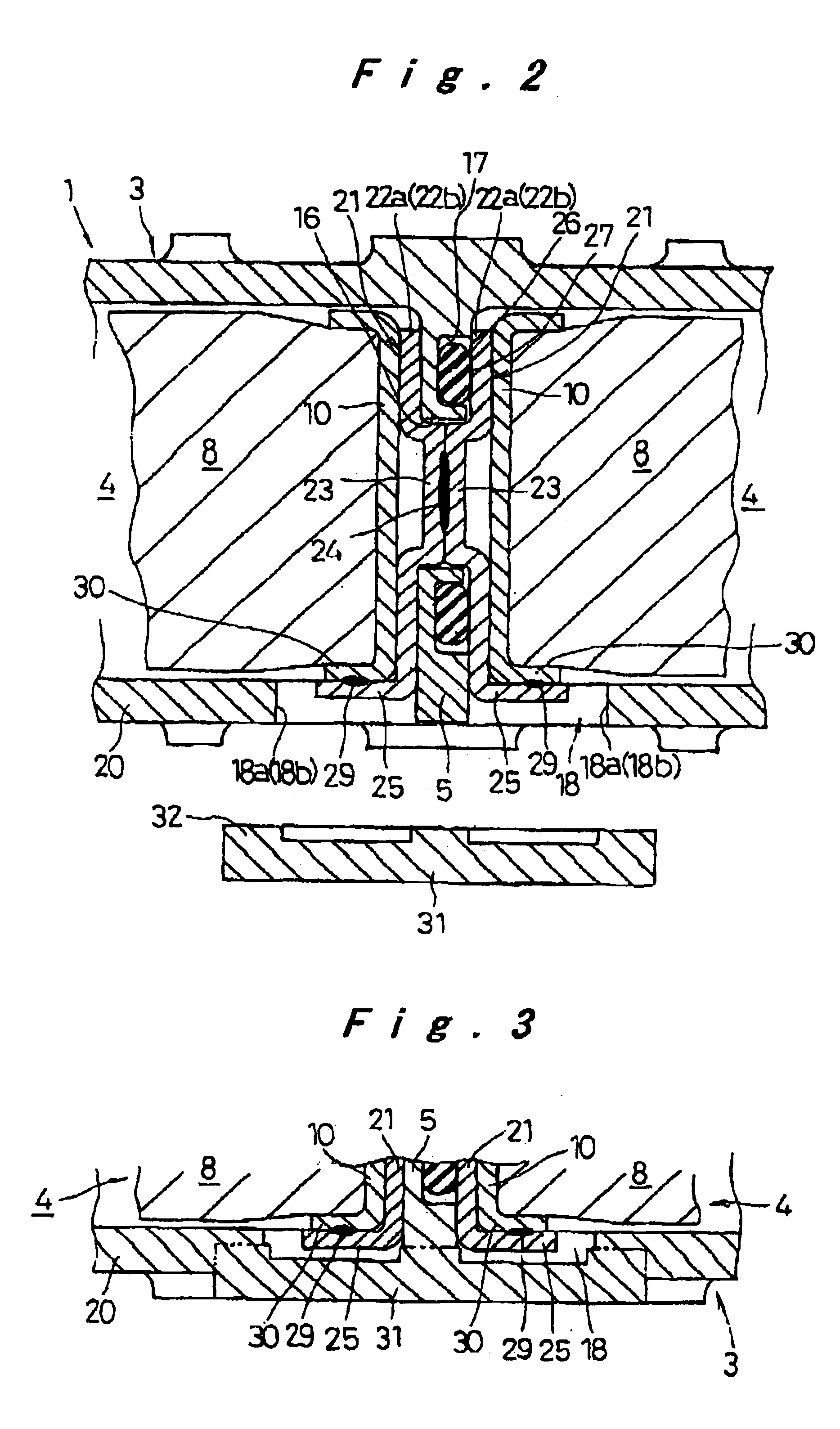 Sealed prismatic battery connected via openings with conductive connection plates