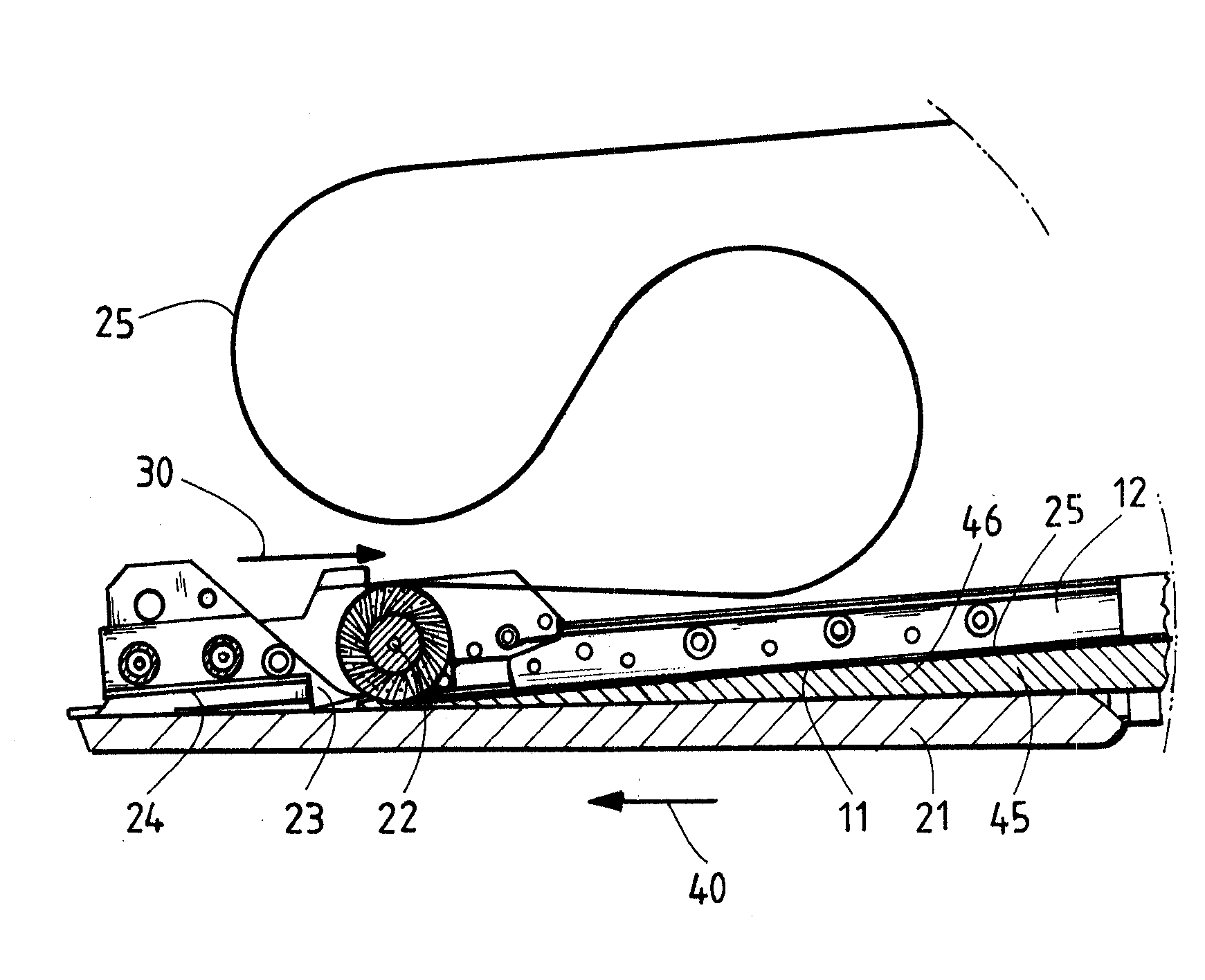 Device and method for manufacturing a continuous strand for the tobacco industry