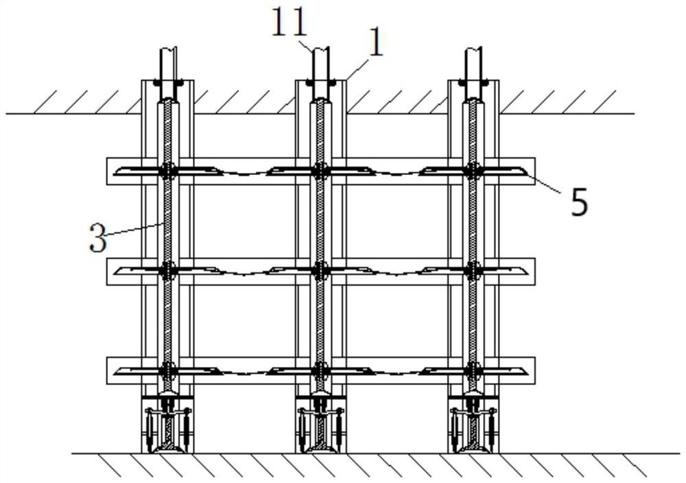 A device for eliminating gaps in continuous walls by using concrete self-weight