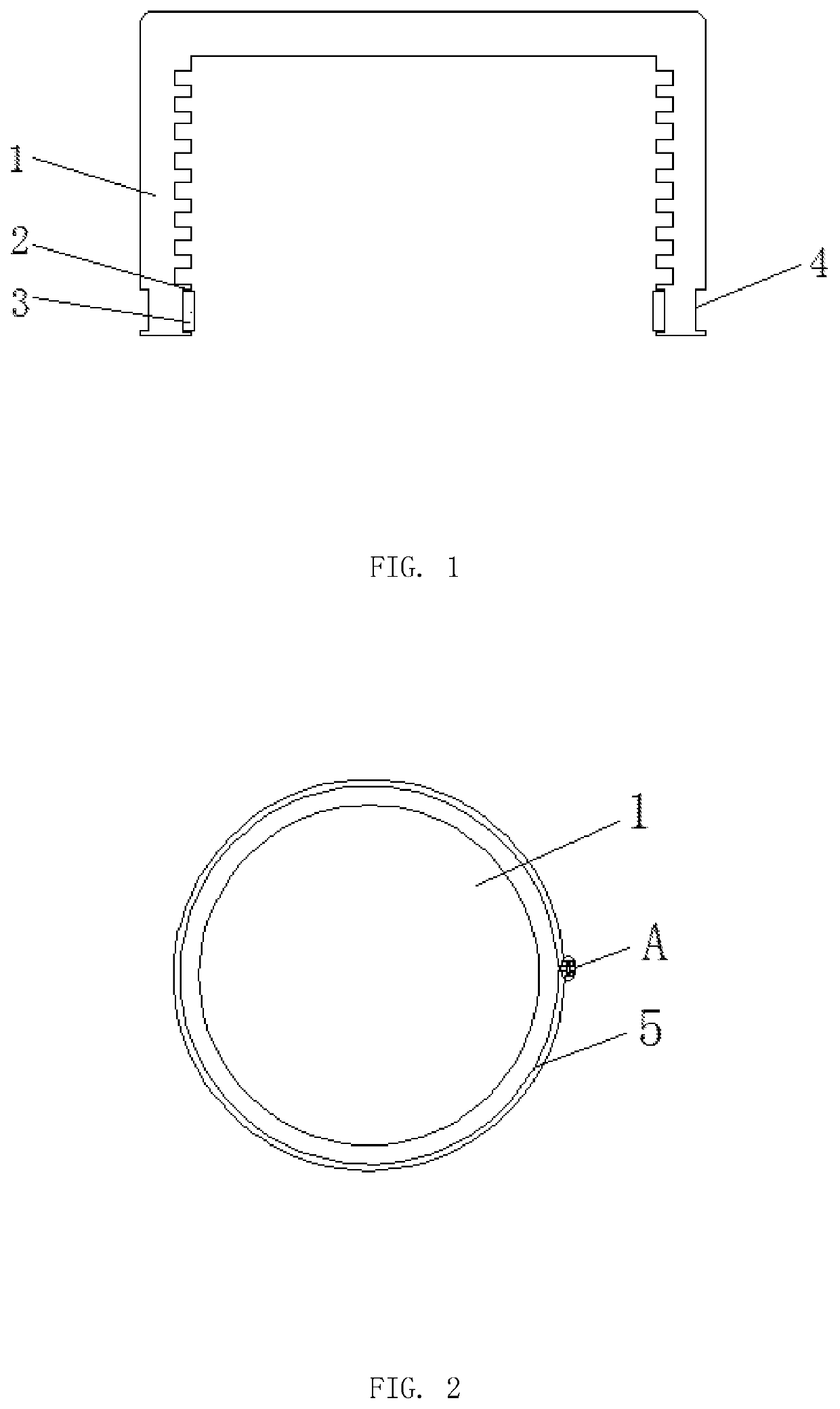 Plastic bottle cap with a sealing structure and easy to rotate