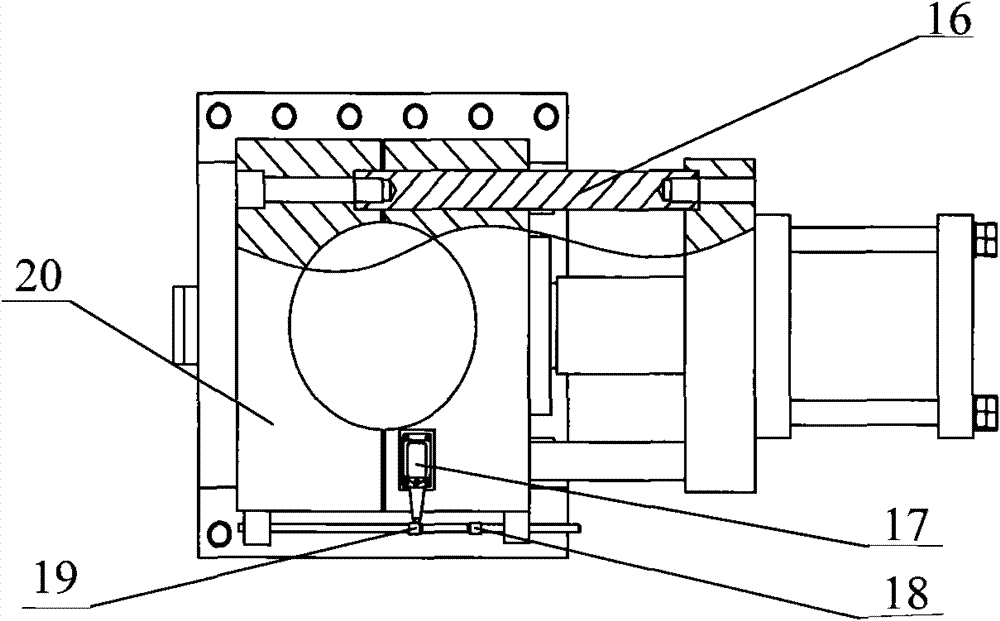 Force expansion type dual-template mould clamping mechanism using four boosting cylinders