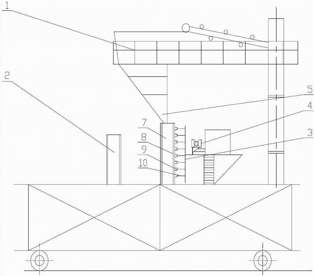 Lateral tamping device applicable to large-size coke furnace and lateral tamping method