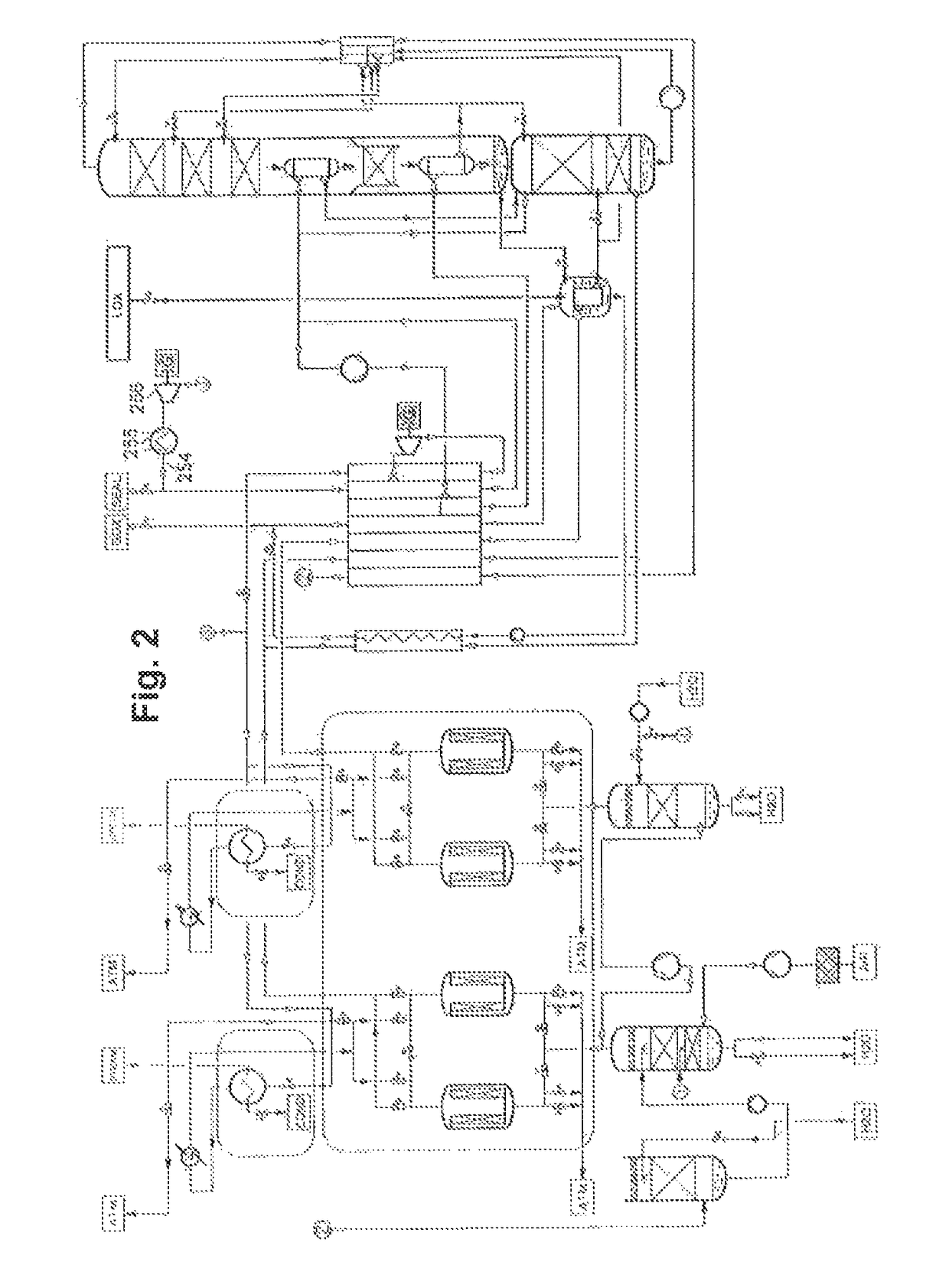 Method and device for oxygen production by low-temperature separation of air at variable energy consumption