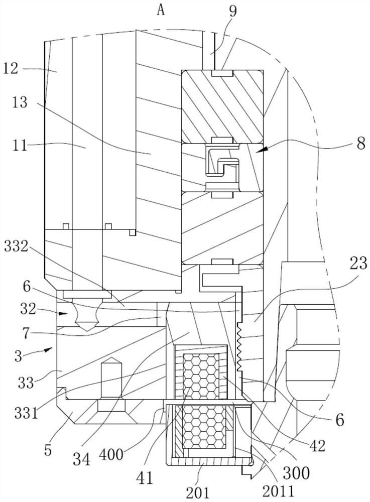 Ultrasonic machining device and ultrasonic spindle thereof