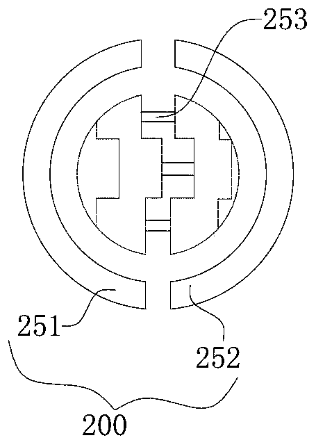 Automatic lifting dry-wet screening device and method for polymeric proppants