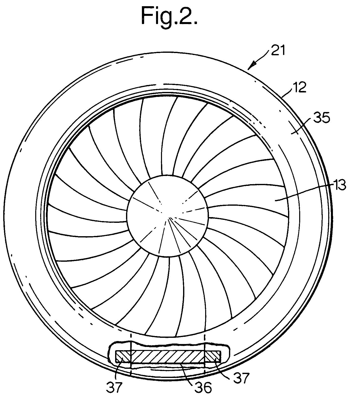 Aeroengine intake having a heat exchanger within an annular closed chamber