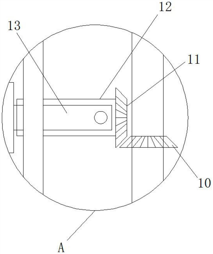 Straw smashing device for manufacturing building materials through straw