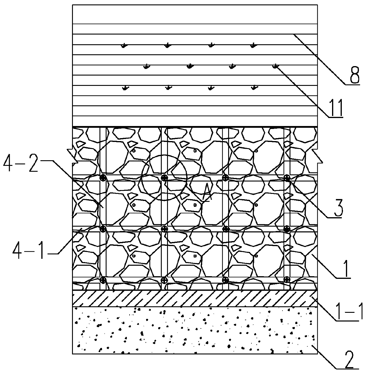 Fill side slope gravity type retaining wall reinforcing structure and construction method thereof