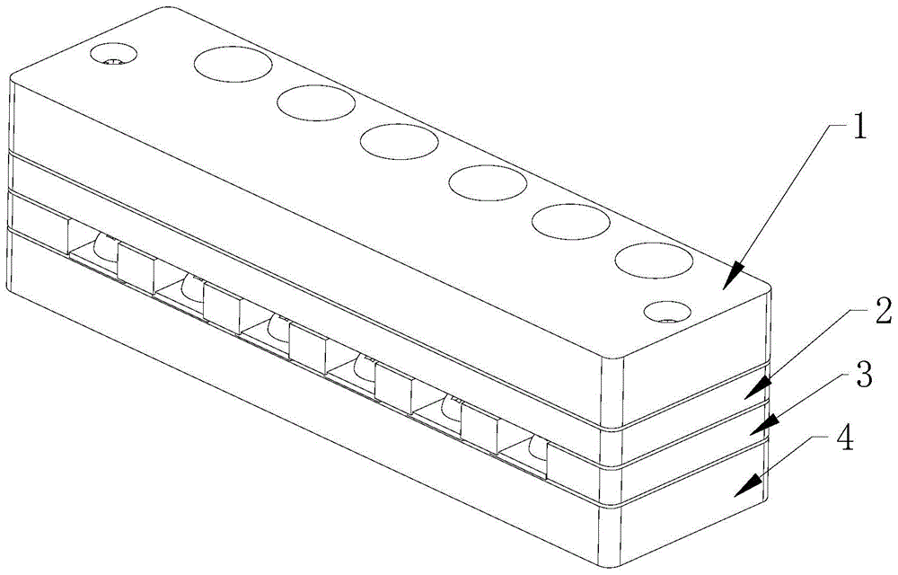 A wiring device for connecting a motor and a controller