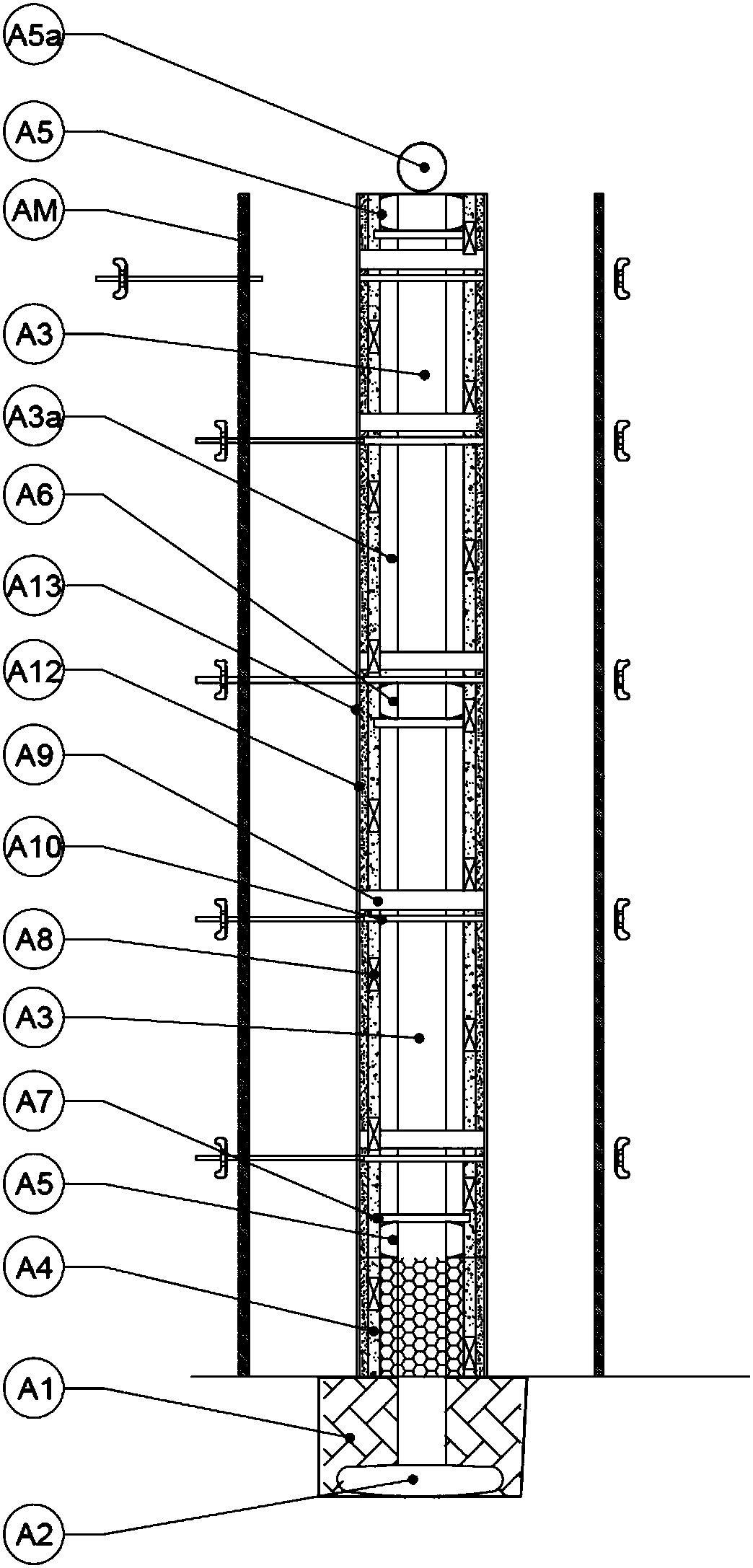 Structural wall with a structure exogenous to the longitudinal axis thereof for enabling the inside of the wall to be filled on site