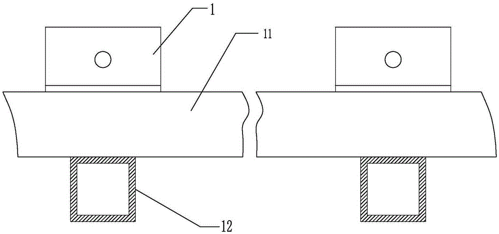 Large-specification veneer aluminum plate showing wall installation system and construction method thereof