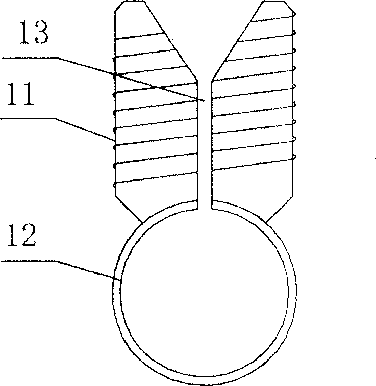 Plastic pipe used water dividing device and its diversion method