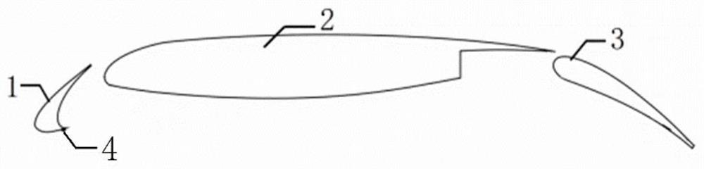 Slat noise reduction device with arc-shaped bulge at tip end of lower wing surface