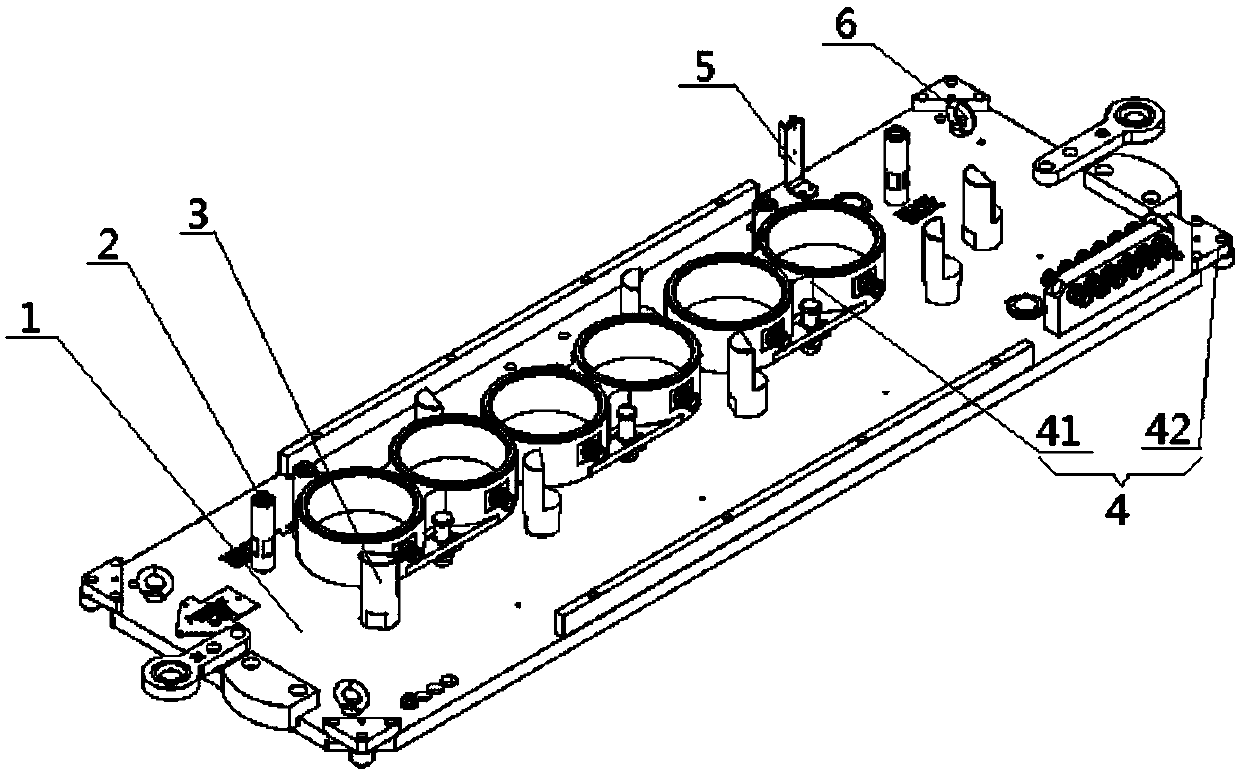 Engine production device and cylinder cover tray thereof