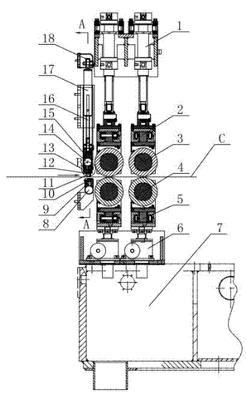 Device for removing oil on surface of belt material