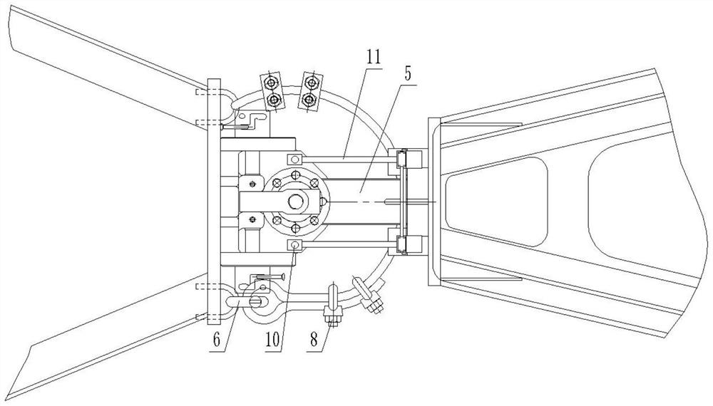 Auxiliary connection device for the coupler of the center-mounted axle car transporter