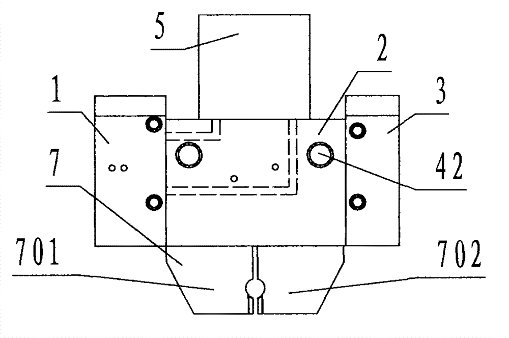 Hydraulic self-centering fast clamping device