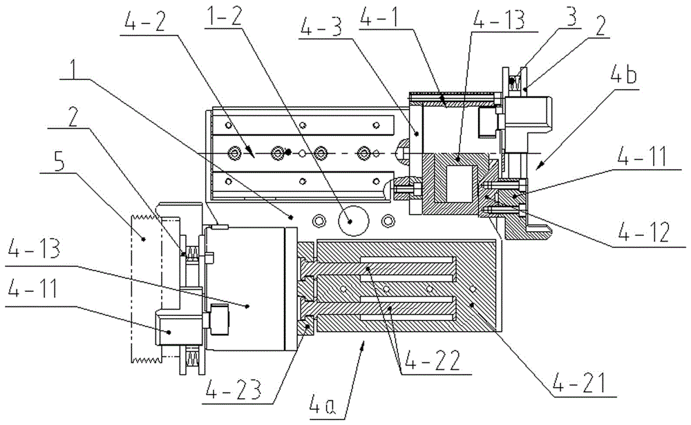 Force couple type telescopic clamping device of manipulator