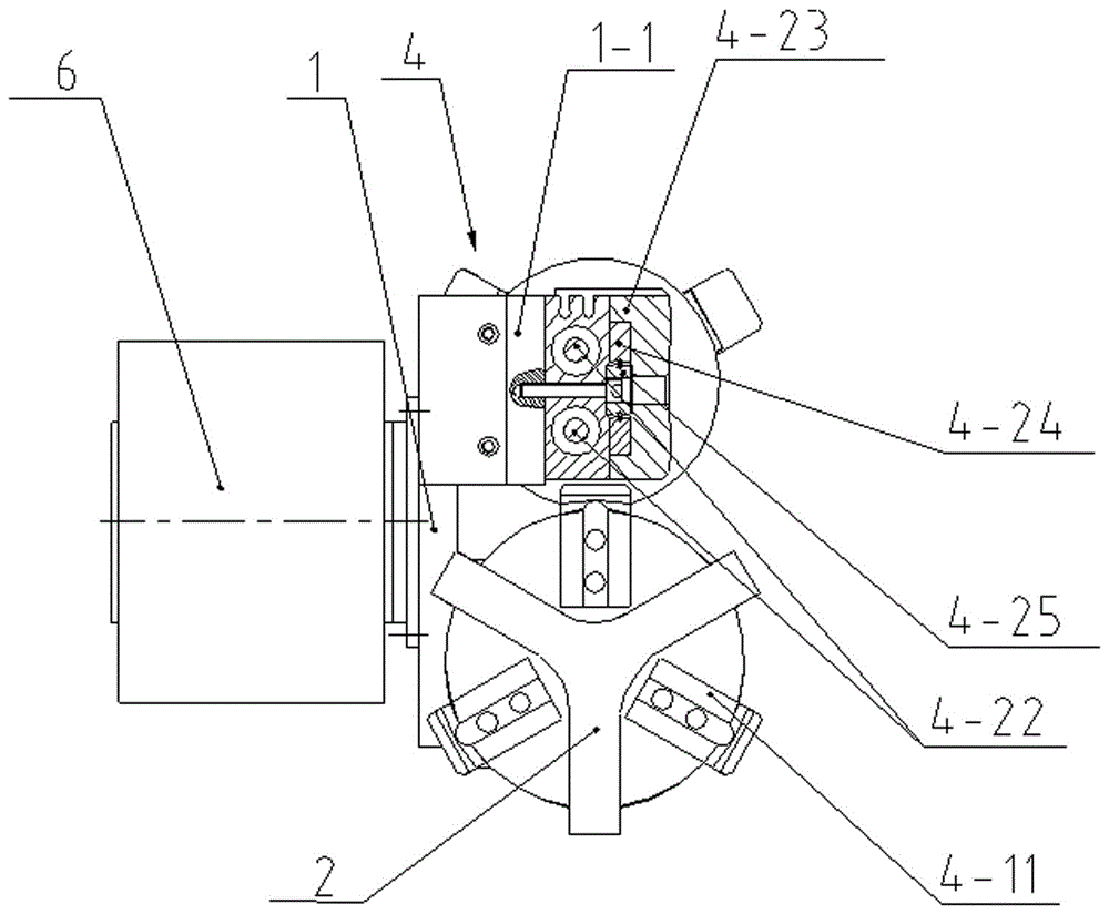 Force couple type telescopic clamping device of manipulator