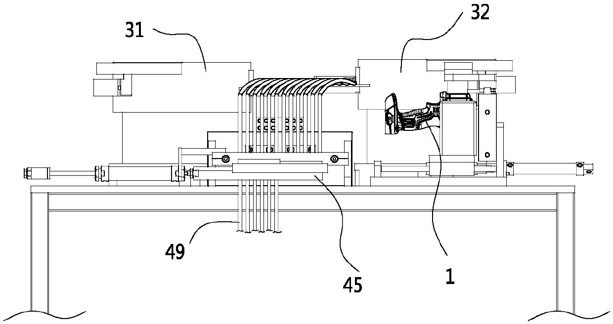 Automatic assembling device used for assembling steel balls and steel pins simultaneously and assembling method of automatic assembling device