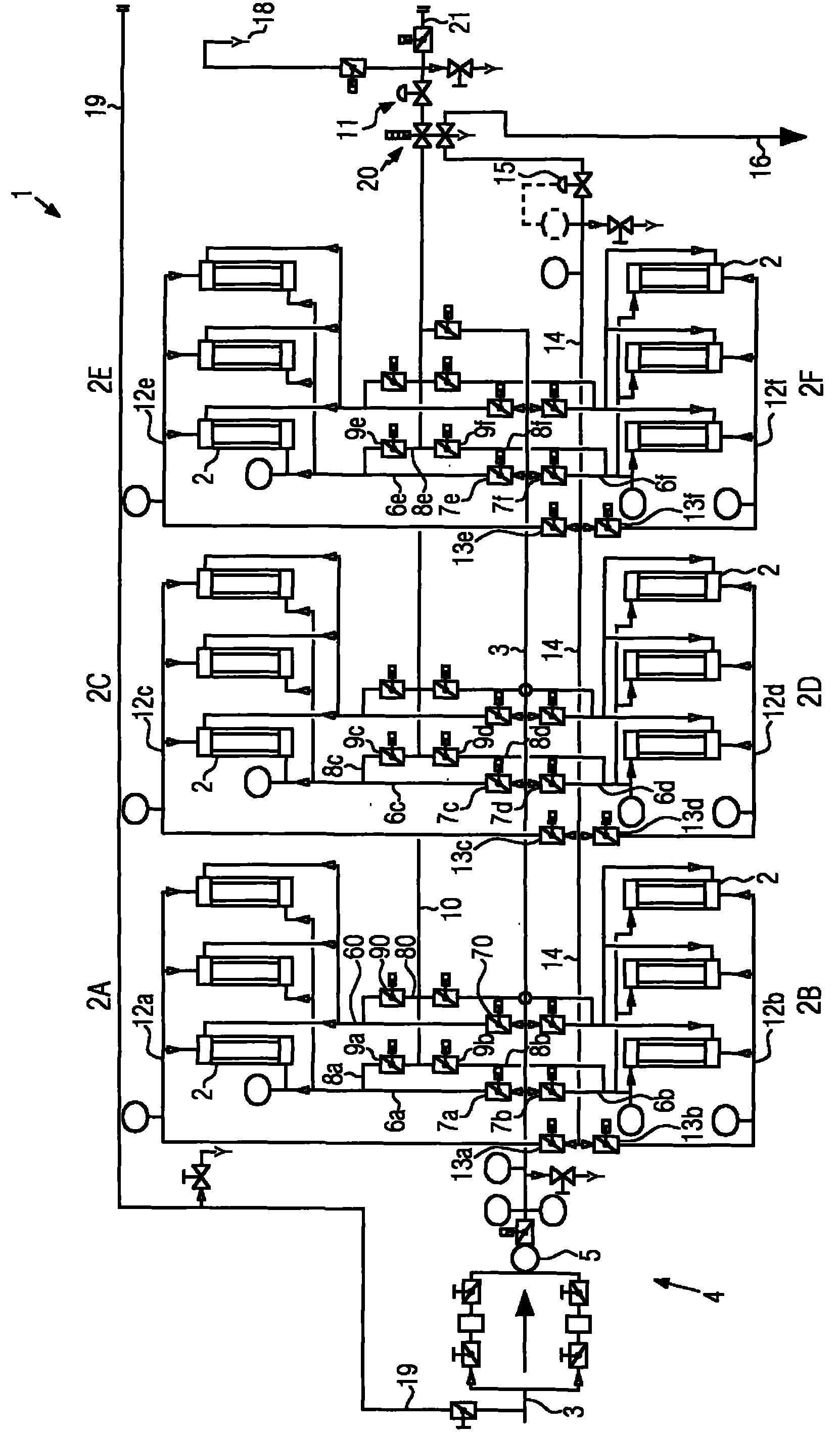 Method and assembly for filtering water, in particular ultrafiltration method