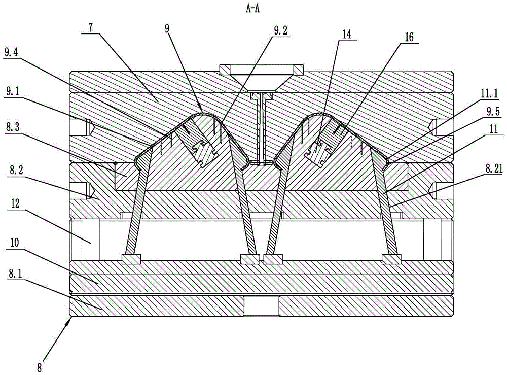 Corner wrapping of head and tail board and its forming mold