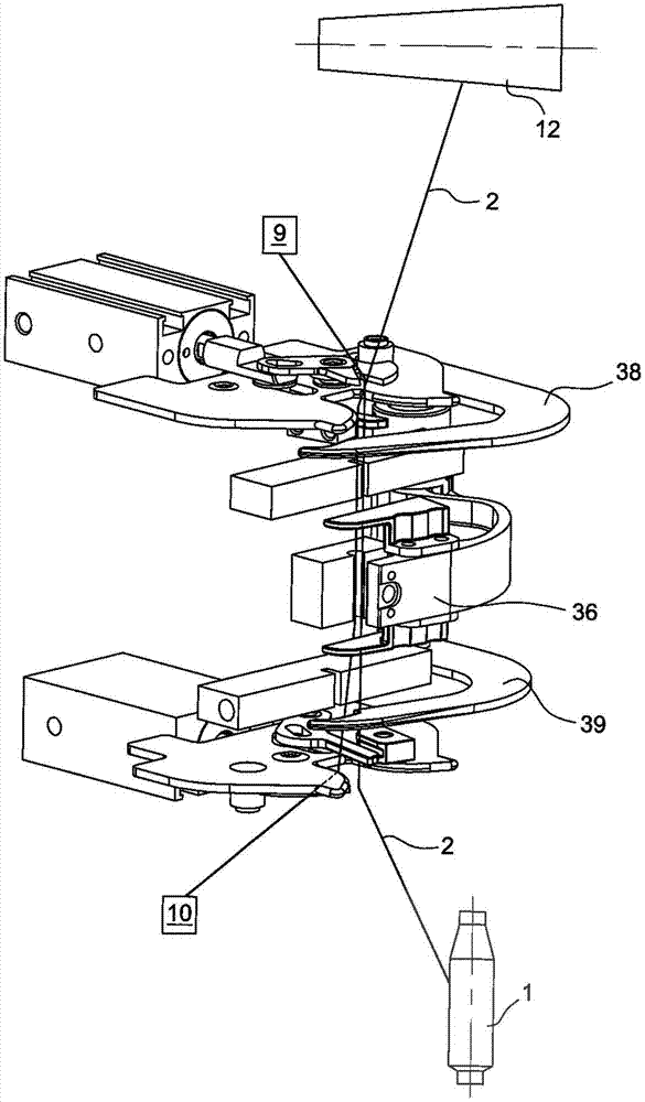 Splicer device for splicing yarns and winding machine