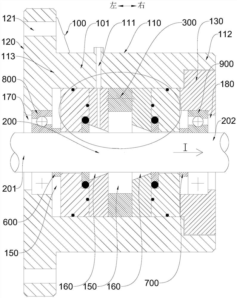 Magnetic liquid reciprocating sealing device