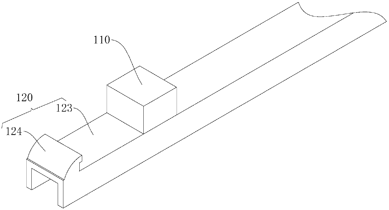 Luggage carrying vehicle and luggage unloading method