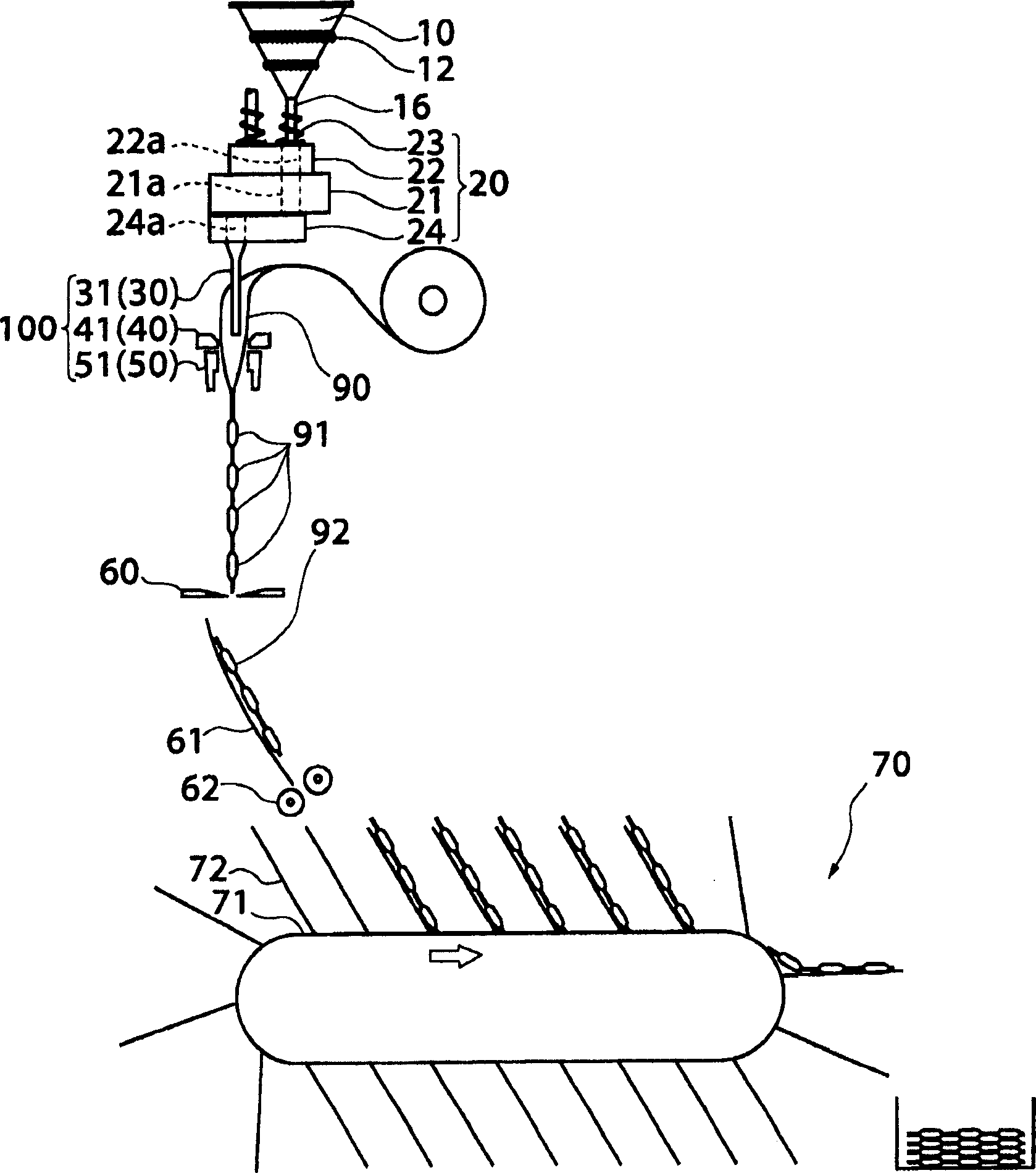Packaging device, measuring and packaging device, and method of manufacturing packaged article