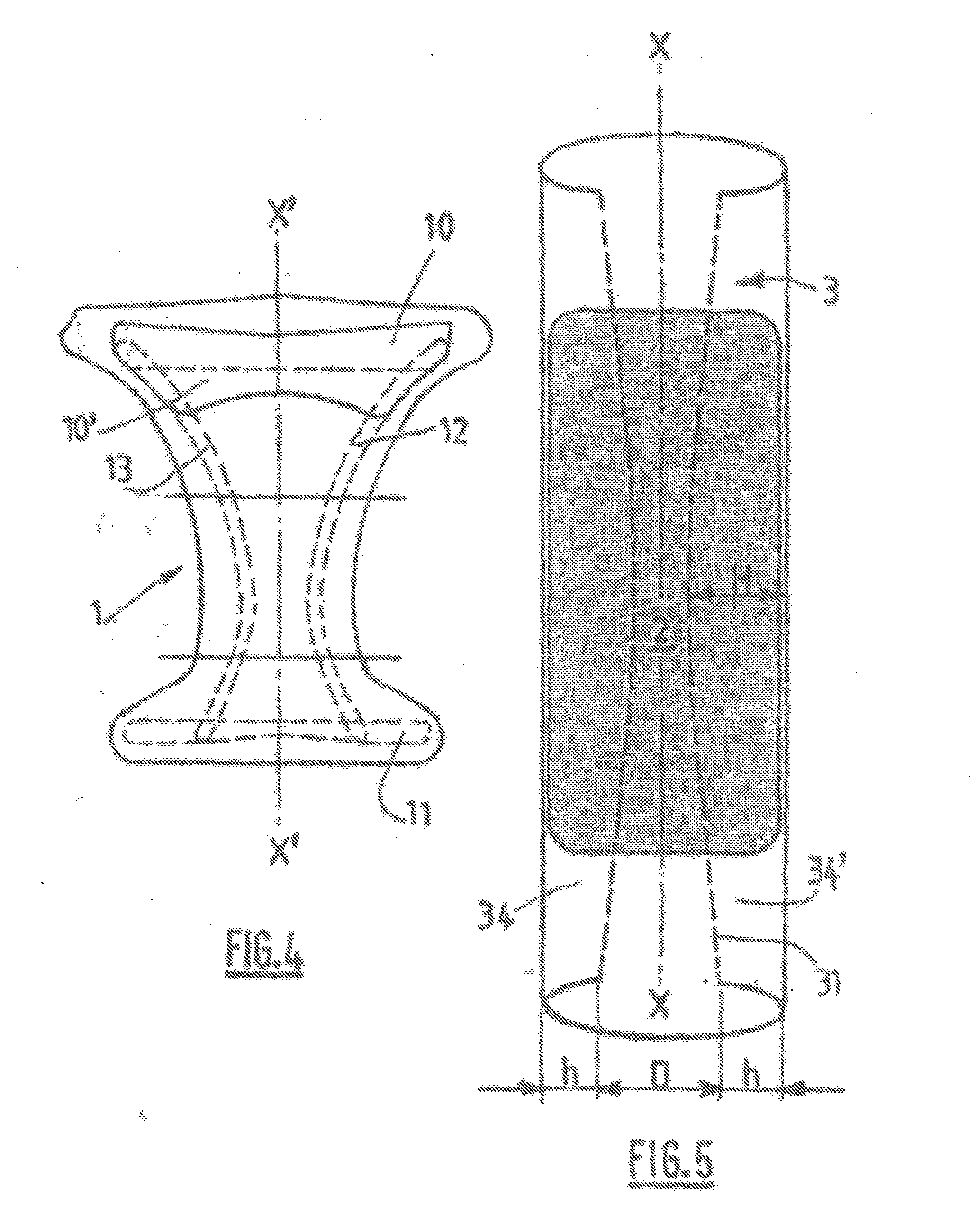 Structure with a reusable absorbent layer and associated sleeve