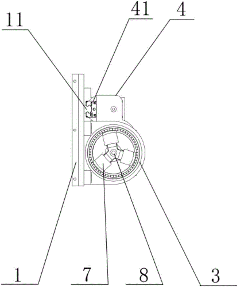 Rotating feeding device capable of achieving clamping from interior of pipe end