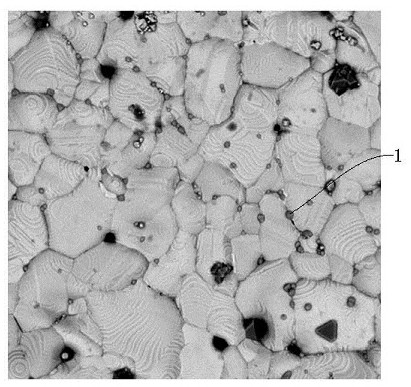 Low-loss and high-binding-force microwave ceramic silver paste and preparation method thereof