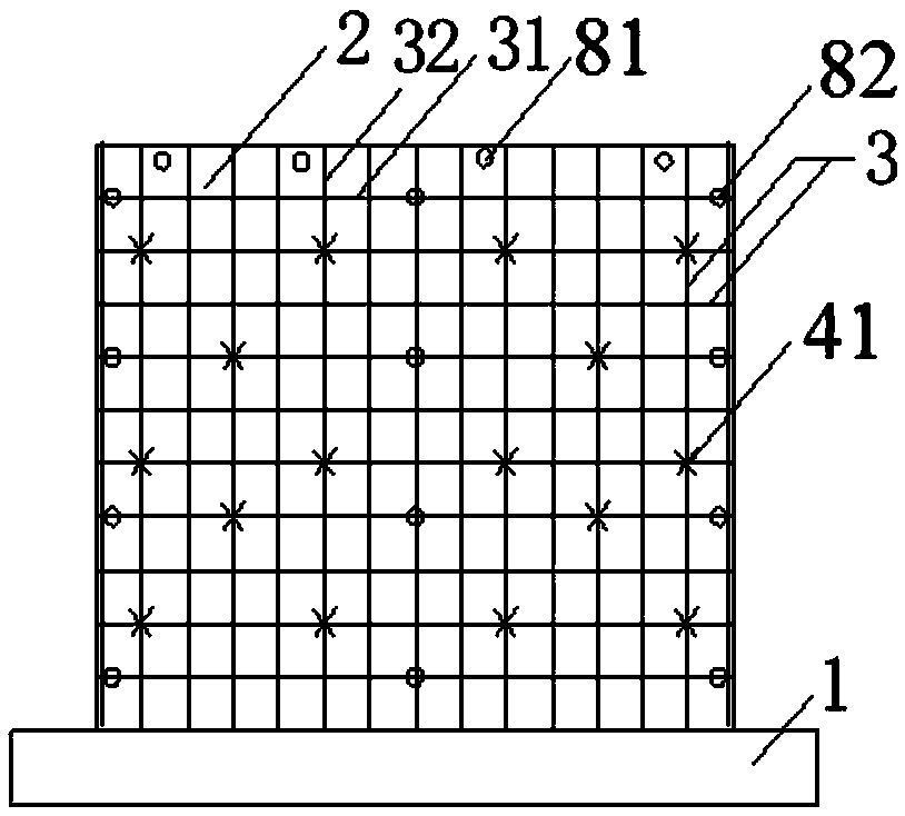 Masonry building wall structure reinforced by double layers of packing straps and construction method thereof