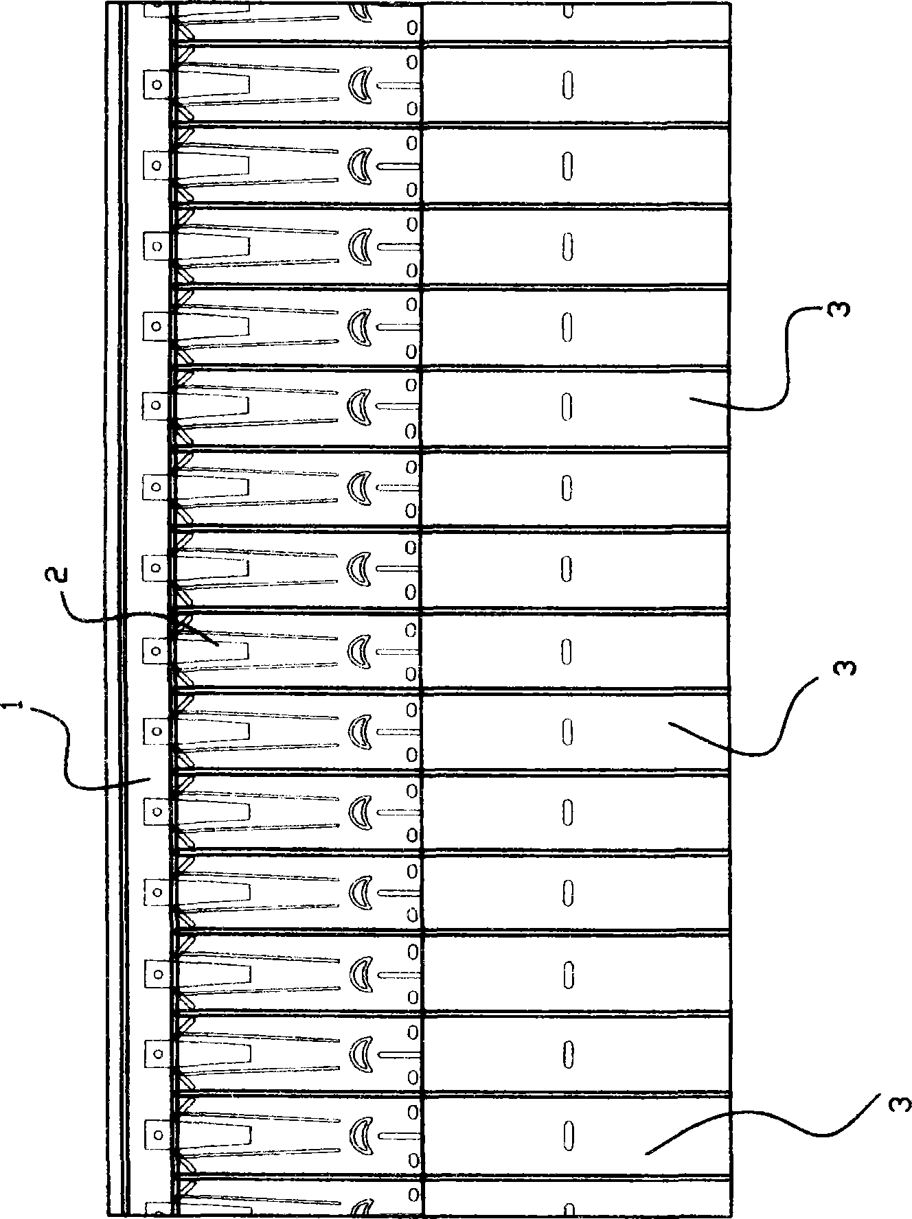 Air packaging device and production method for same