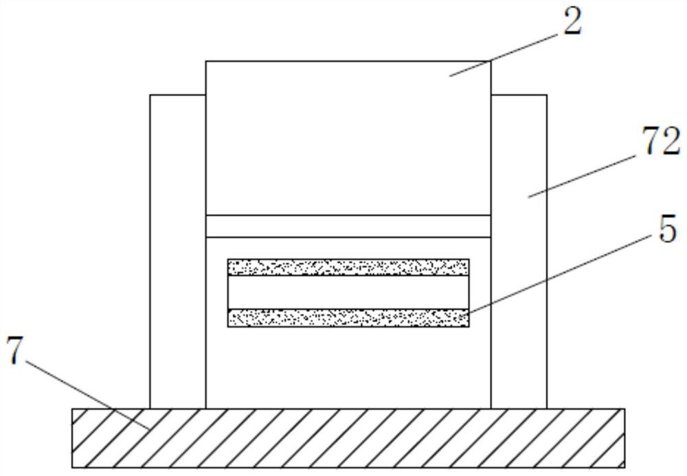 Material spreading device for artificial stone manufacturing