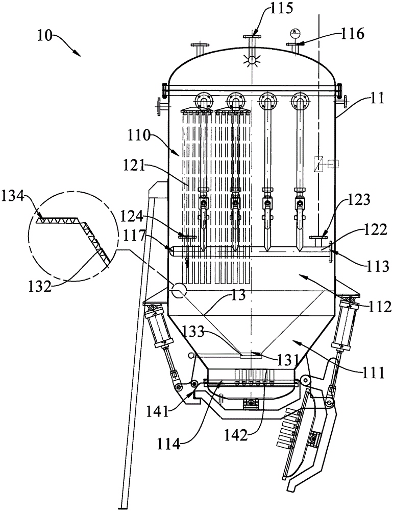 Renewable spent lye filter device and using method thereof