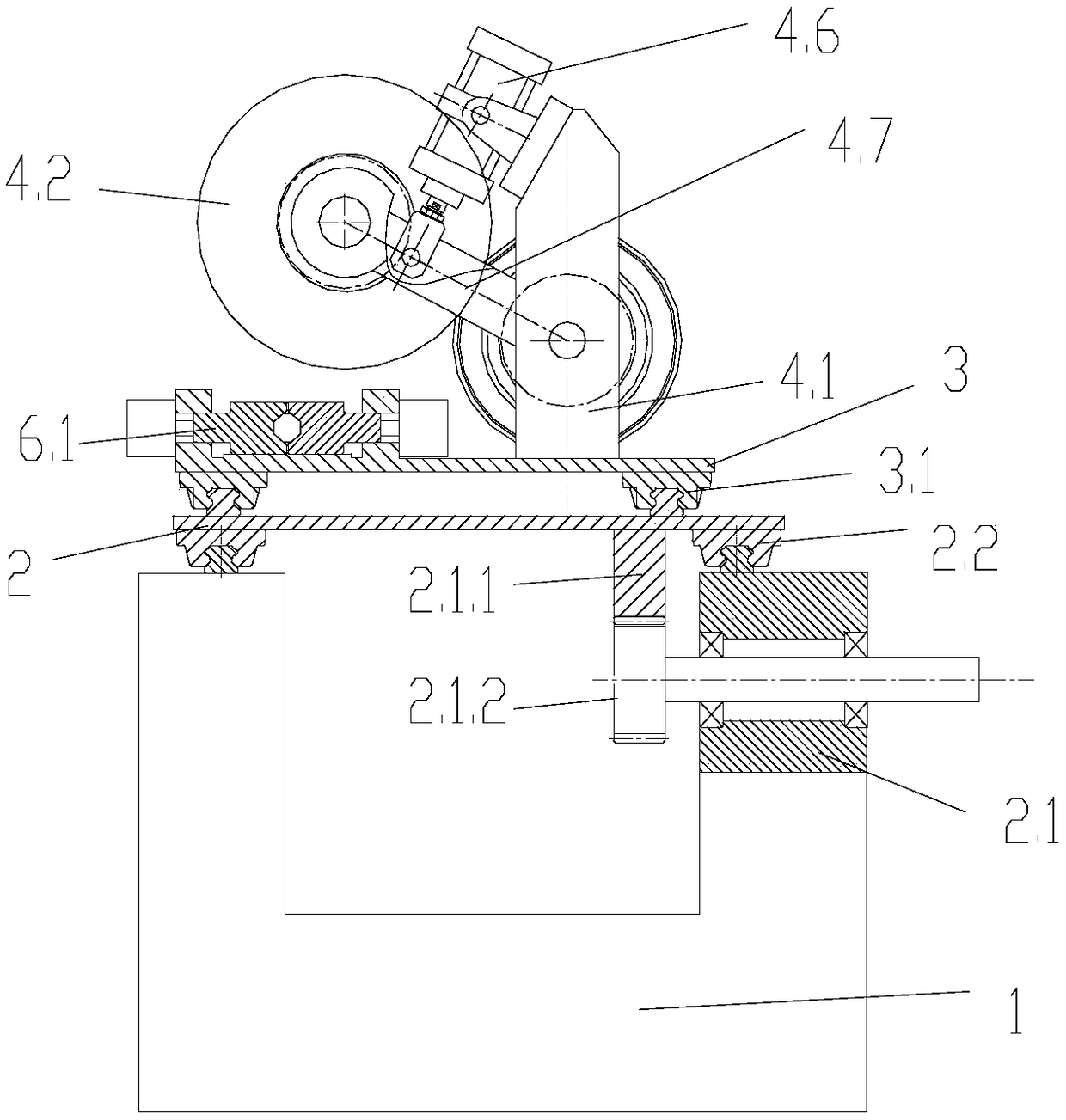 Fixed-length flying saw sawing method and sawing device for achieving same