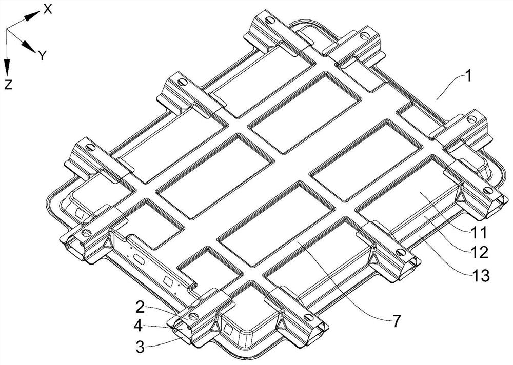 Battery trays, traction battery packs and vehicles